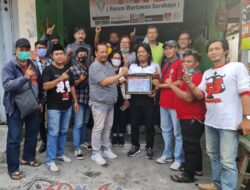 Berikan Piagam Untuk Budi Leksono FWS Resmi Berstruktur