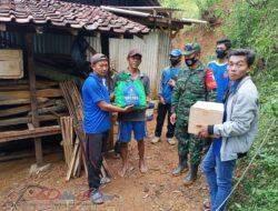 Tagana Bersama Dinsos Kab Trenggalek Distribusikan Bantuan Untuk Korban Longsor