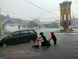 Diguyur Hujan Lebat, Kota Bangkalan Terendam Banjir.