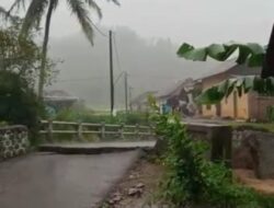 Jembatan Banjarjo Putus Akibat Cuaca Ekstrem