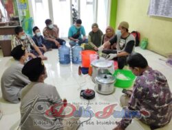 Isi Waktu Liburan, Panti Achmad Dahlan Beri Pelatihan Pembuatan Minuman Sari Kedelai