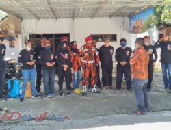 Srikandi PAC Pemuda Pancasila Kecamatan Ngoro Lakukan Bhakti Sosial Penyemprotan