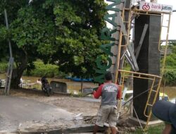 Gapura Bancaran Pintu Akses Utama Wisata Mangrove Ambruk