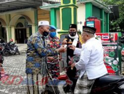 Laskar Merah Putih Bagikan Masker Di MWC NU Kanigaran