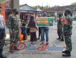 Dalam Penyaluran BST, Anggota Koramil 04/Nguntoronadi Himbau Warga Patuhi Prokes