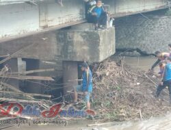 Kendaraan Angkutan Barang Dilarang Melintas, Tagana Sterilisasi Sungai Brangkal