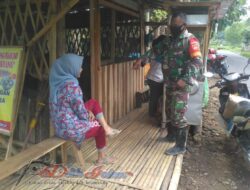 Peran Babinsa Dalam Menghimbau Warga akan Pentingnya Prokes