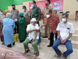 Lansia 60 Keatas Ikuti Vaksinasi Covid-19 Di Kertonatan, Kartasura