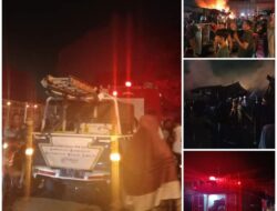 11 Kios Depan Ramayana Bungurasih Ludes Terbakar