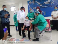 50 Pejabat Kampus Dan Mahasiswa Lakukan Vaksinasi