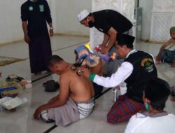 JRA tim Bayuangga Probolinggo Giat Pengobatan dan Bagi Sembako Korban Banjir