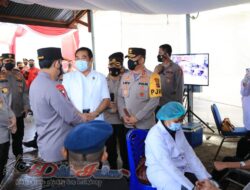 Kapolri Blusukan Pastikan Paskah Berlangsung Aman dan Kawal Vaksinasi Nasional