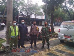 Babinsa dan Bhabinkamtibmas Kemlayan Jemput Warganya yang Swab di RSBK