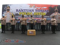 Penyerahan Bantuan Sosial Polda Jatim Kepada Korban Banjir Bandang di Propinsi NTT