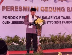 Silaturahmi Ke Ponpes Salafiyah Tajul Falah, Kapolri Dikalungi Sorban