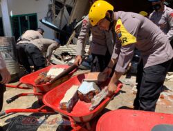Penanganan Gempa Bumi Di Lumajang Dibantu Brimob Polda