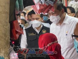 Menteri Perdagangan Didampingi Satgas Pangan Polda Jatim Pantau Harga dan Stok Kebutuhan Bahan Pokok di Pasar Wonokromo