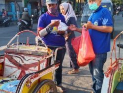 Relawan KSB Trunojoyo Sampang Bagikan Takjil Gratis