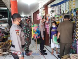 Babinsa Koramil 02/Nguter Bersama Satgas Covid-19 Kec. Nguter Laksanakan Himbaun 5M