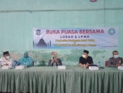 Lurah dan LPMK Sidotopo Wetan Santuni Anak Yatim Piatu