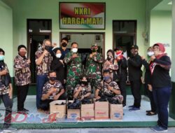 Koramil 03 Serengan bersama FKPPI Rayon Serengan Bagi Takjil