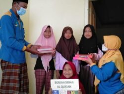 Peduli Hafidz Qur’an, Komunitas Muda-Mudi Surabaya bagikan Al-Qur’an