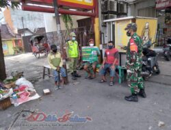 H+1 Lebaran, Bati Komsos Koramil 03 Serengan dan Linmas Gelar Prokes