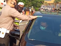 Hari Pertama Penyekatan, Teddy : Kendaraan Yang Boleh Masuk Kita Kasih Stiker