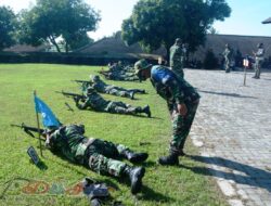 Latihan Menembak Asah Kemampuan Prajurit