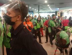 Satgas Covid-19 Urai Kerumunan Ojol Di McD Plaza Marina
