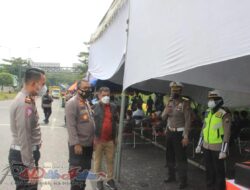 Kapolrestabes Surabaya Pantau Langsung Penyekatan Di Dua Sisi Suramadu