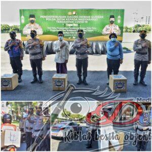 Peduli Masyarakat Terdampak Covid-19, Kapolda Jatim Lepas Distribusi Daging Qurban Door to Door