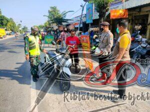 Polsek Padas Sosialisasi Himbauan Pelaksanaan PPKM level 4 Saat Operasi Yustisi Gabungan