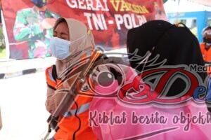 Polres Tanjung Perak Beri Layanan Vaksinasi Drive Thru Khusus Untuk Wartawan