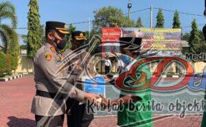 Secara Simbolis, Kapolres Probolinggo Serahkan Bansos Beras kepada Ansor dan Banser