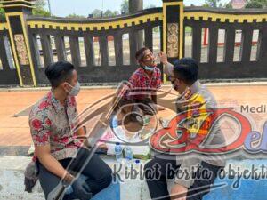 Bhayangkara Peduli, Kapolres Bangkalan Suapi Tunawisma di Pinggir Jalan