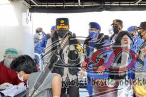 Kapolda Jatim Cek langsung Vaksinasi Merdeka Di atas Kapal