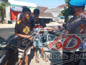 Tingkatkan Kesadaran Masyarakat Polsek Paron Gelar Ops Pendisiplinan dan Penegakan Prokes