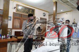Jalin Silaturahmi Dengan Tokoh Agama,Kapolres Tanjung Perak Sambang Kediaman KH Ali Badri