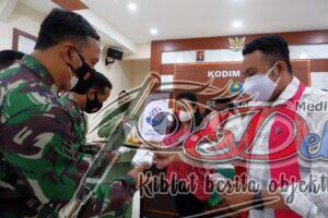 Peringati HUT RI Ke-76, Dua Komunitas Salurkan Bantuan Vitamin Dan Masker