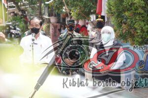 Presiden Jokowi Didampingi Forkompimda Jatim Tinjau Pelaksanaan Vaksinasi Door To Door