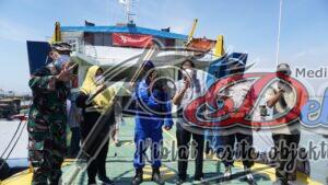 Vaksin Merdeka Semeru 2021, Satpolairud Polres Bangkalan Gelar Vaksin Terapung di Kapal Ferry KMP TONGKOL