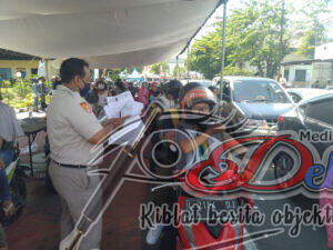 Vaksinasi Drive Thru Polres Tanjung Perak Layani Warga Ber-KTP Surabaya