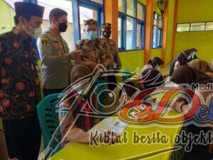 Kapolres Sampang Tinjau Vaksinasi 1500 Pelajar SMA Dan SMK Di Kabupaten Sampang