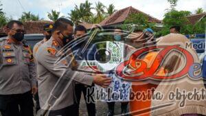 Jumat Berkah ; Kapolresta Banyuwangi Bagikan Sembako dan Makanan Kepada Warga Terdampak Puting Beliung