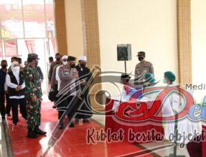 Tinjau Vaksinasi Serentak 114 Titik di Jatim, Kapolri Optimis Target 2 Juta Per Hari Tercapai