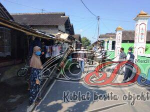 TNI Polri Bagikan Masker Gratis Saat Patroli Di Wilayah Guwokajen