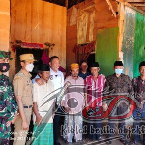 Bantu Perbaiki Rumah Dua Janda Kurang Mampu Di Banyuates, Bupati Sampang Pakai Uang Pribadi