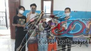 Rumah Pintar Matahari Bagikan Mushaf Al-Qur’an di Kampung 1001 Malam
