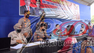 Polres Ngawi Serahkan Bantuan Tunai Bagi 51 PKL Dan Warung